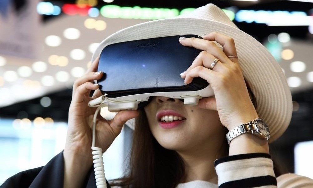 virtual-reality-eating