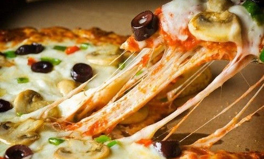 Cheezy pizza with olives